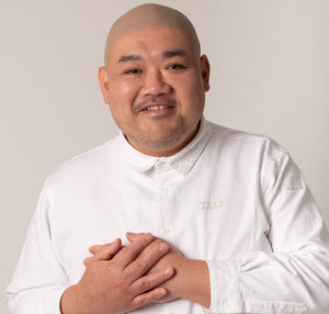 Le chef étoilé Takuya Watanabe s’allie à Hoa Nam pour lancer une gamme premium