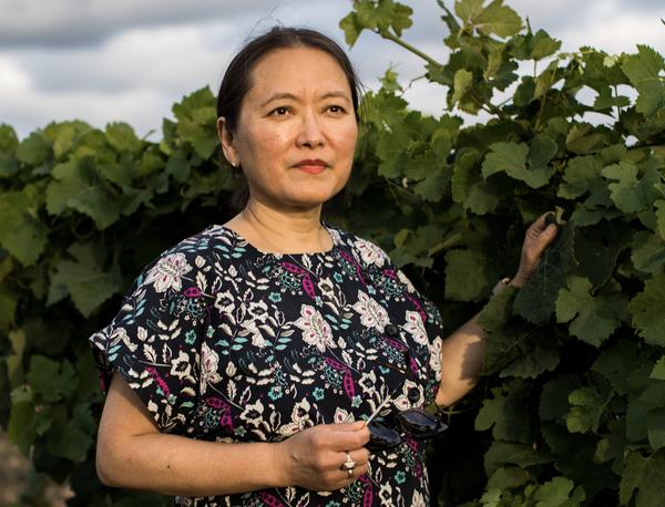 Une vigneronne du Sichuan dans le Languedoc